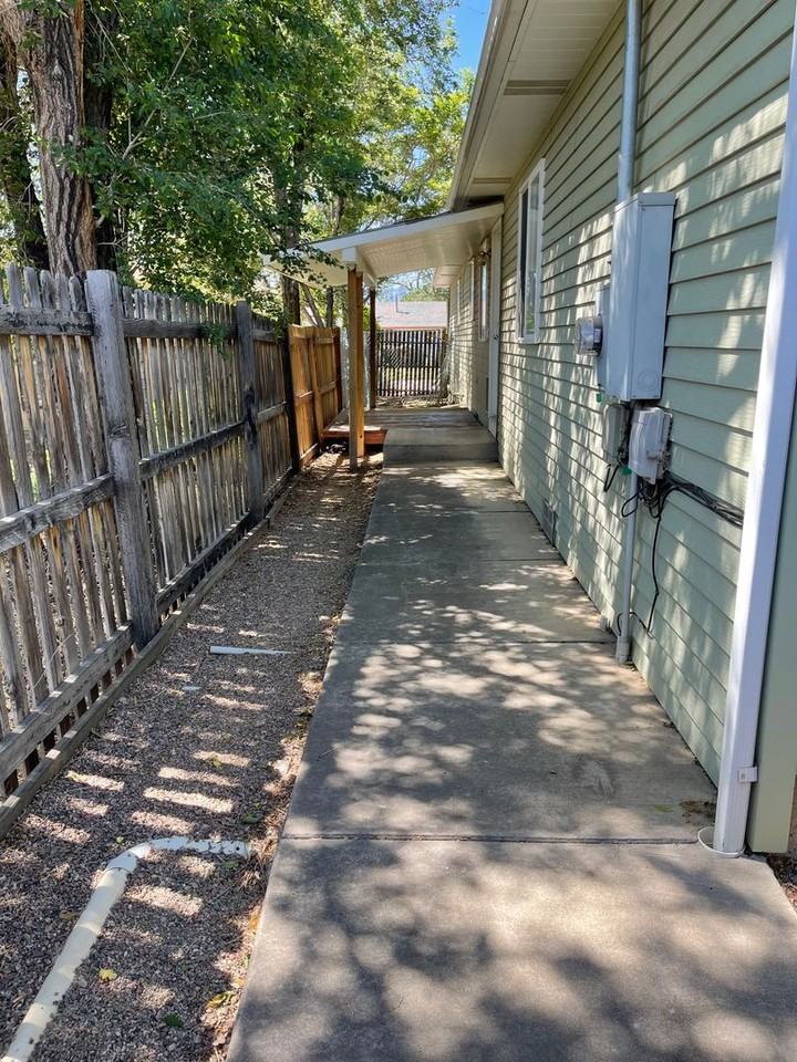 827 Beech Ave - Photo 3 of 22