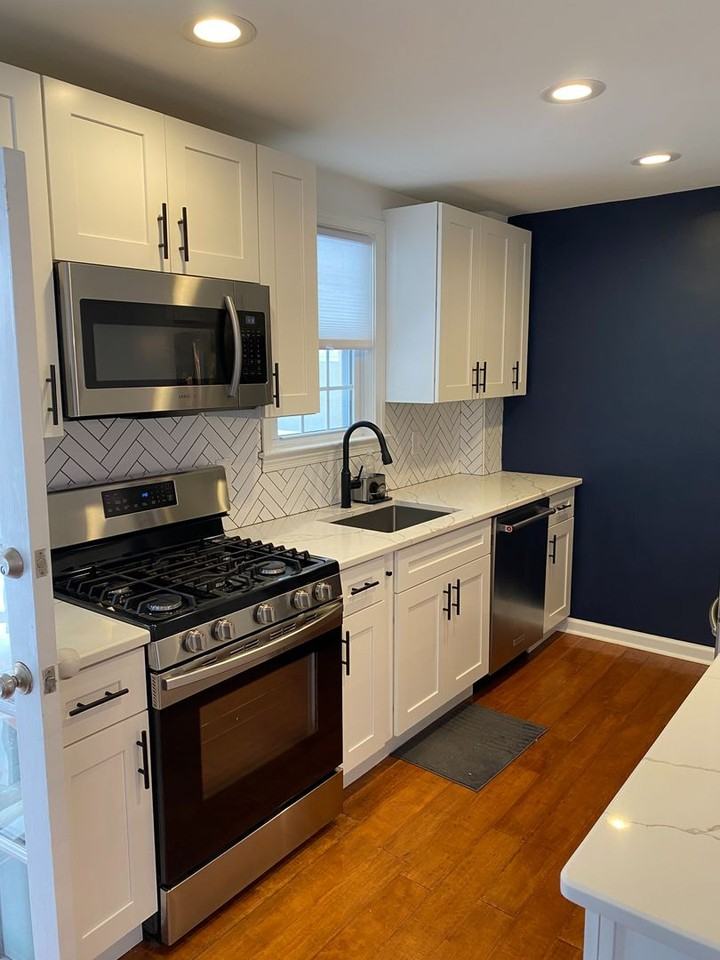 2311 Bryn Mawr Ave - Photo 5 of 30