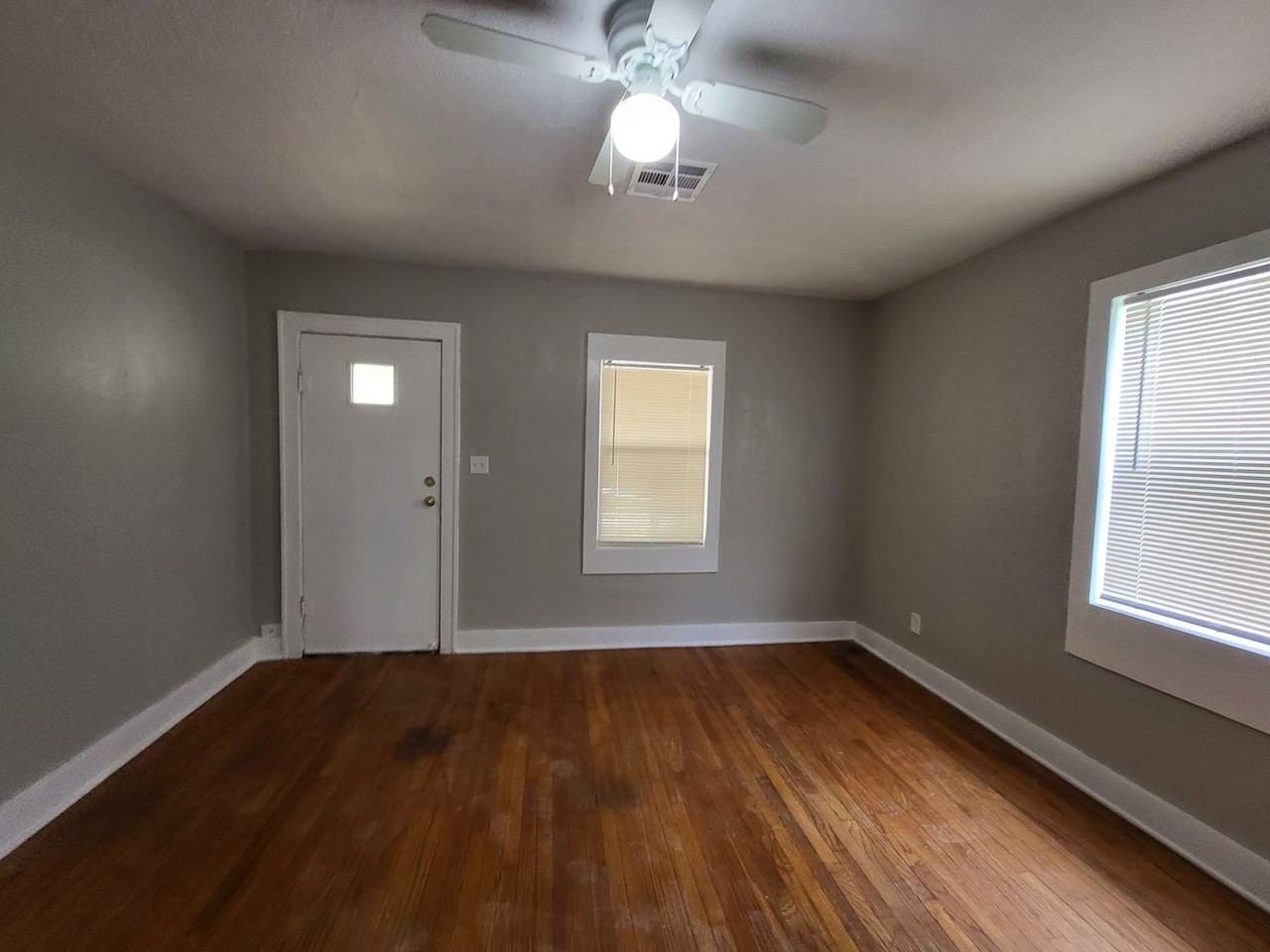 701 North Boulevard Street - Photo 3 of 29