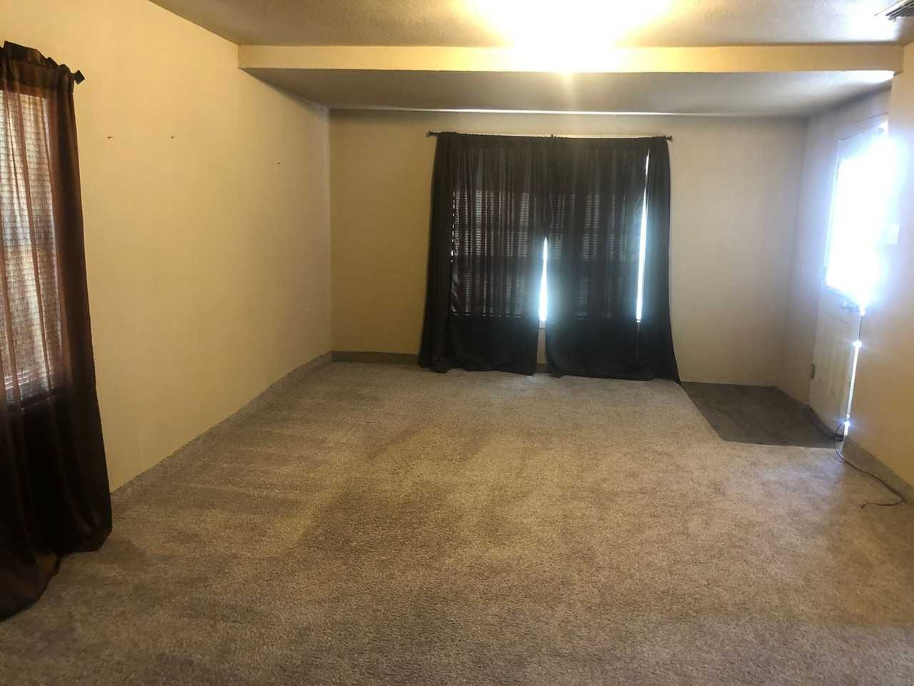 805 S Avenue C - Photo 2 of 8