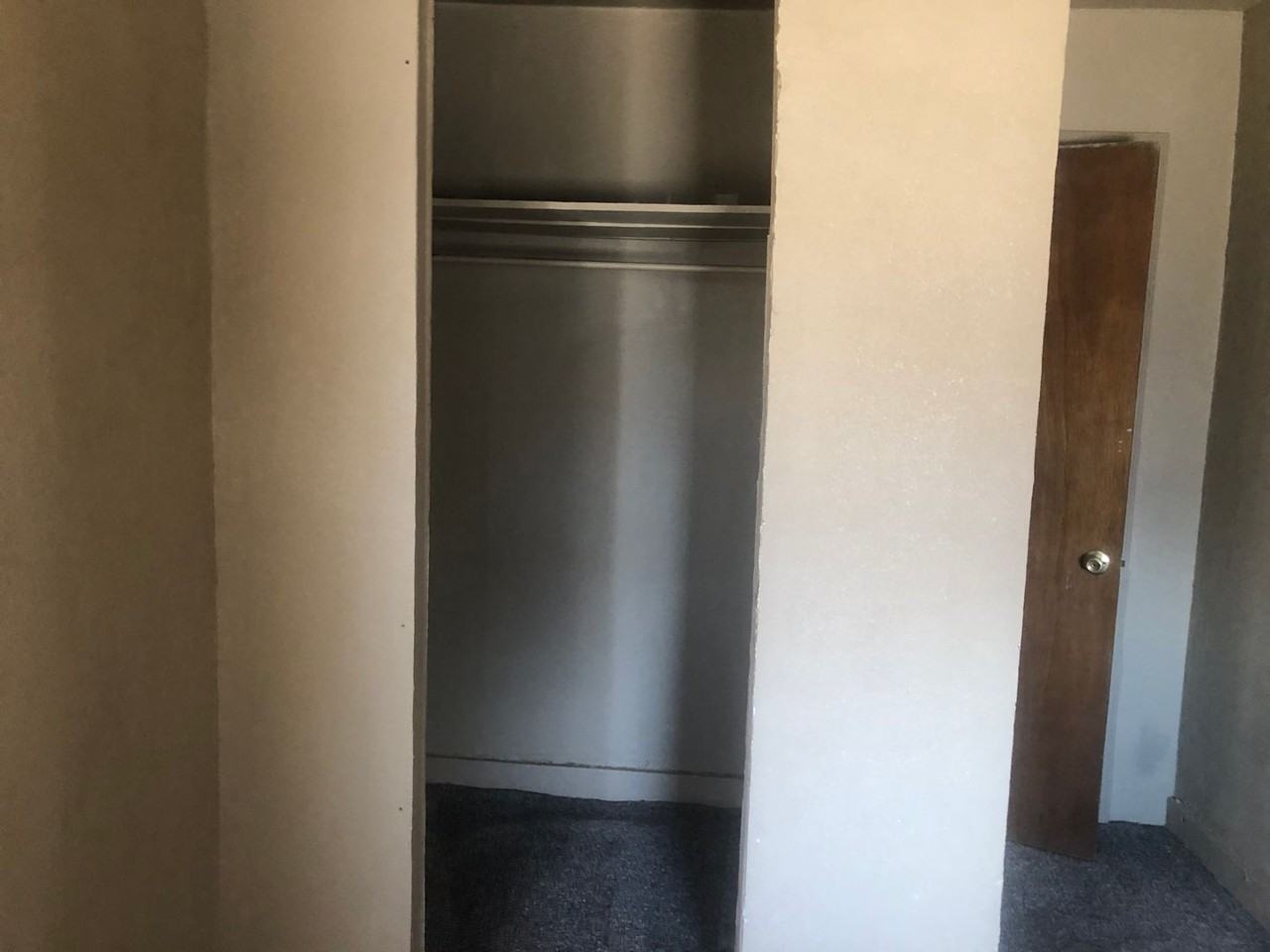 805 S Avenue C - Photo 4 of 8