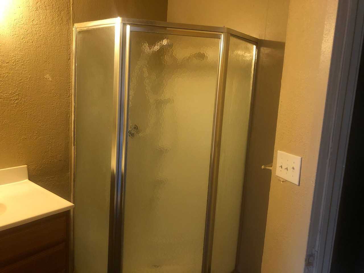 805 S Avenue C - Photo 5 of 8