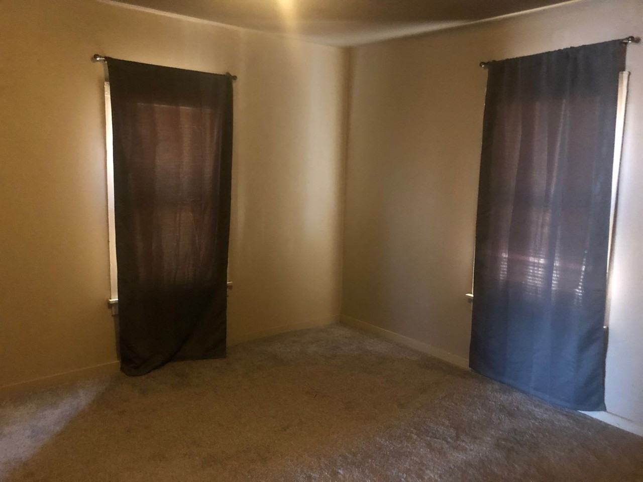 805 S Avenue C - Photo 6 of 8