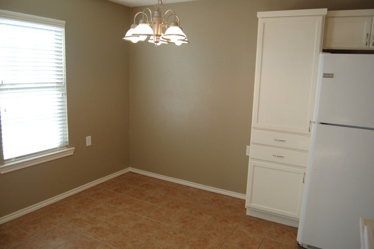 1411 78th St - Photo 6 of 14