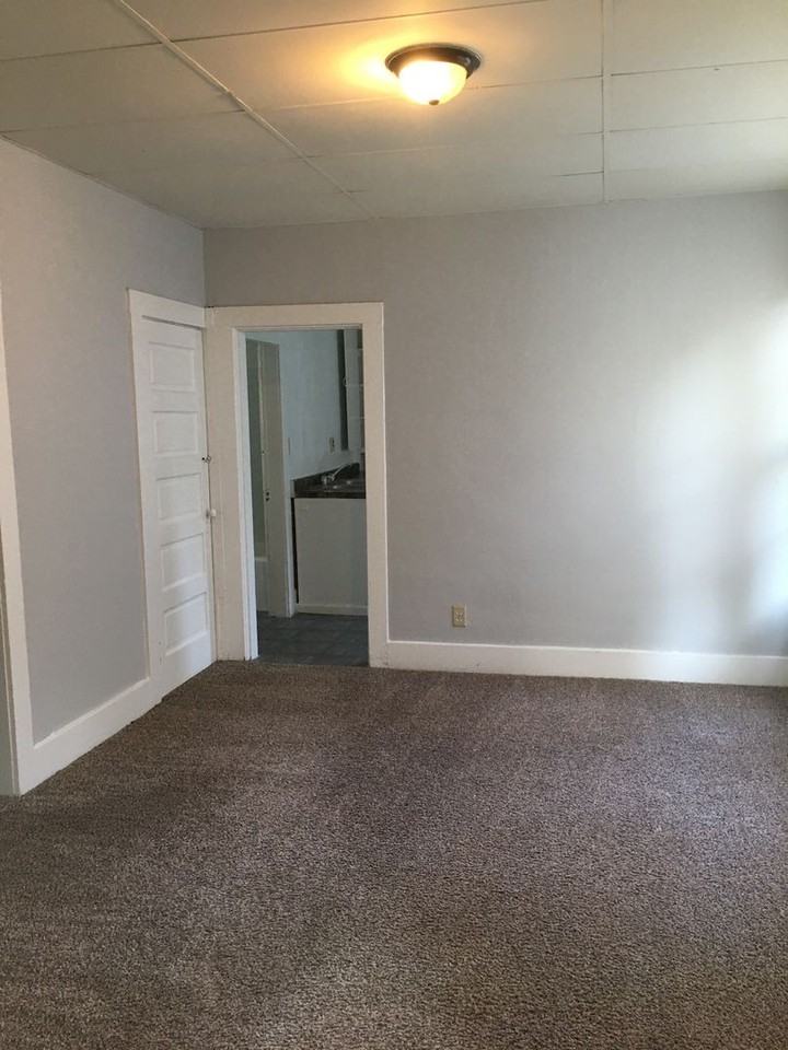 708 Frederick St - Photo 3 of 9