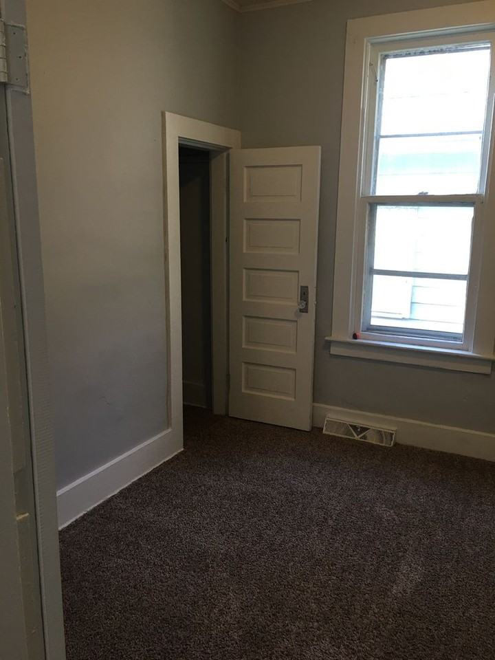 708 Frederick St - Photo 5 of 9