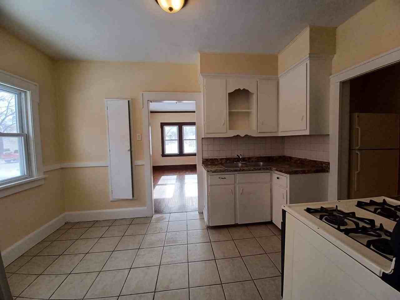 912 16th Ave - Photo 2 of 7