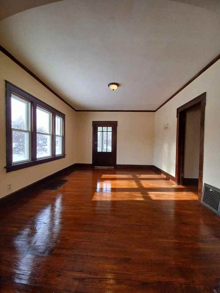 912 16th Ave - Photo 3 of 7