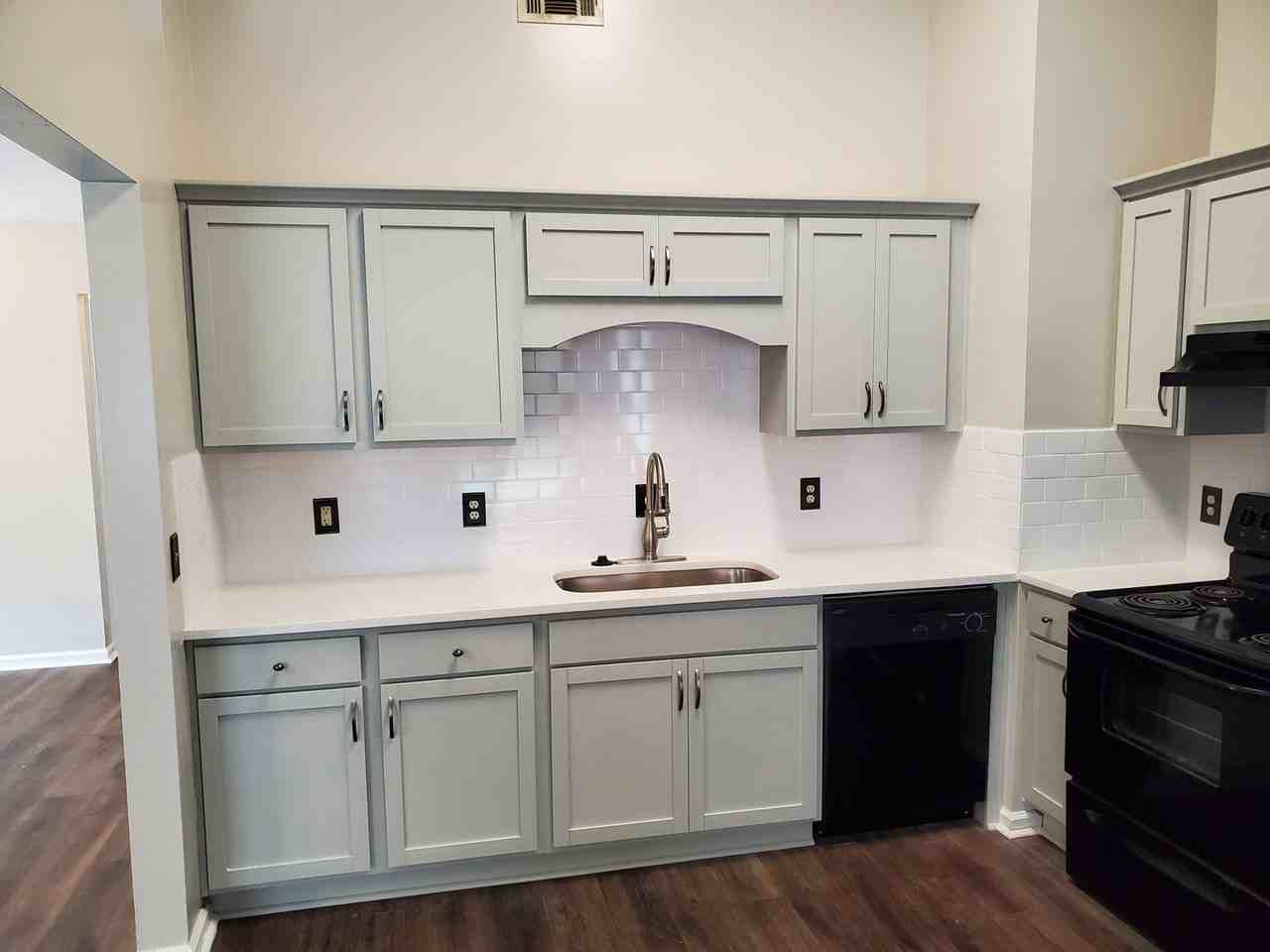 260 Bordeaux Ln - Photo 3 of 24