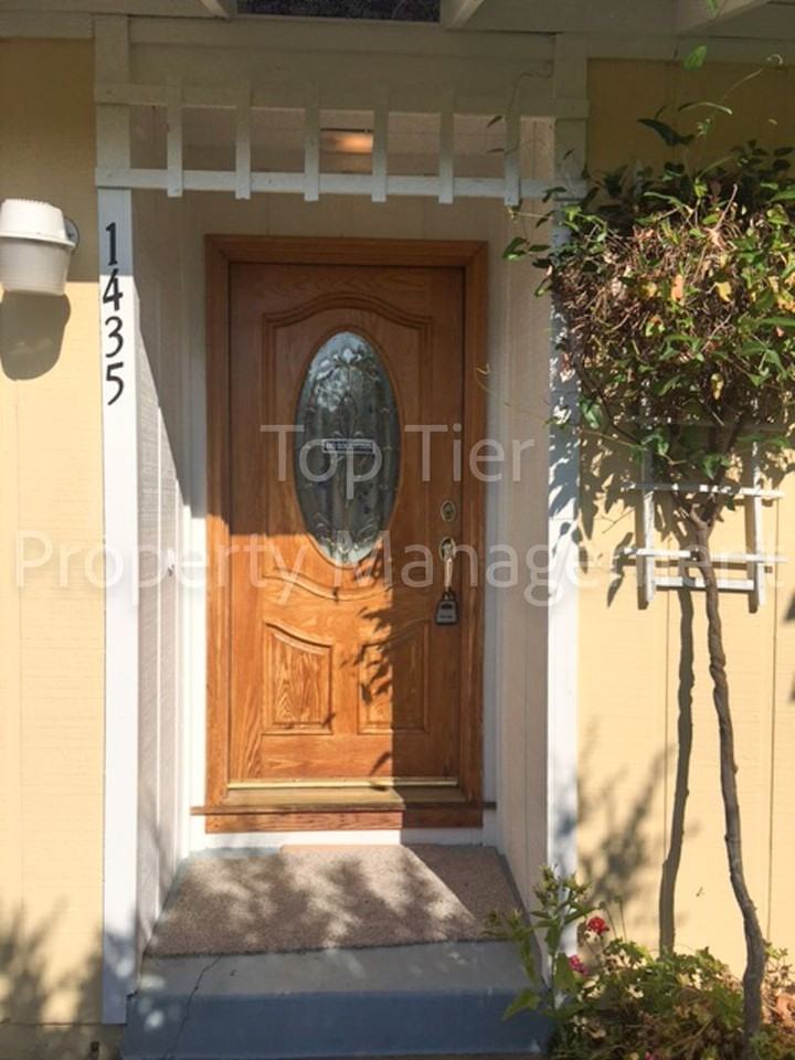 1435 Fargo Ct - Photo 2 of 32