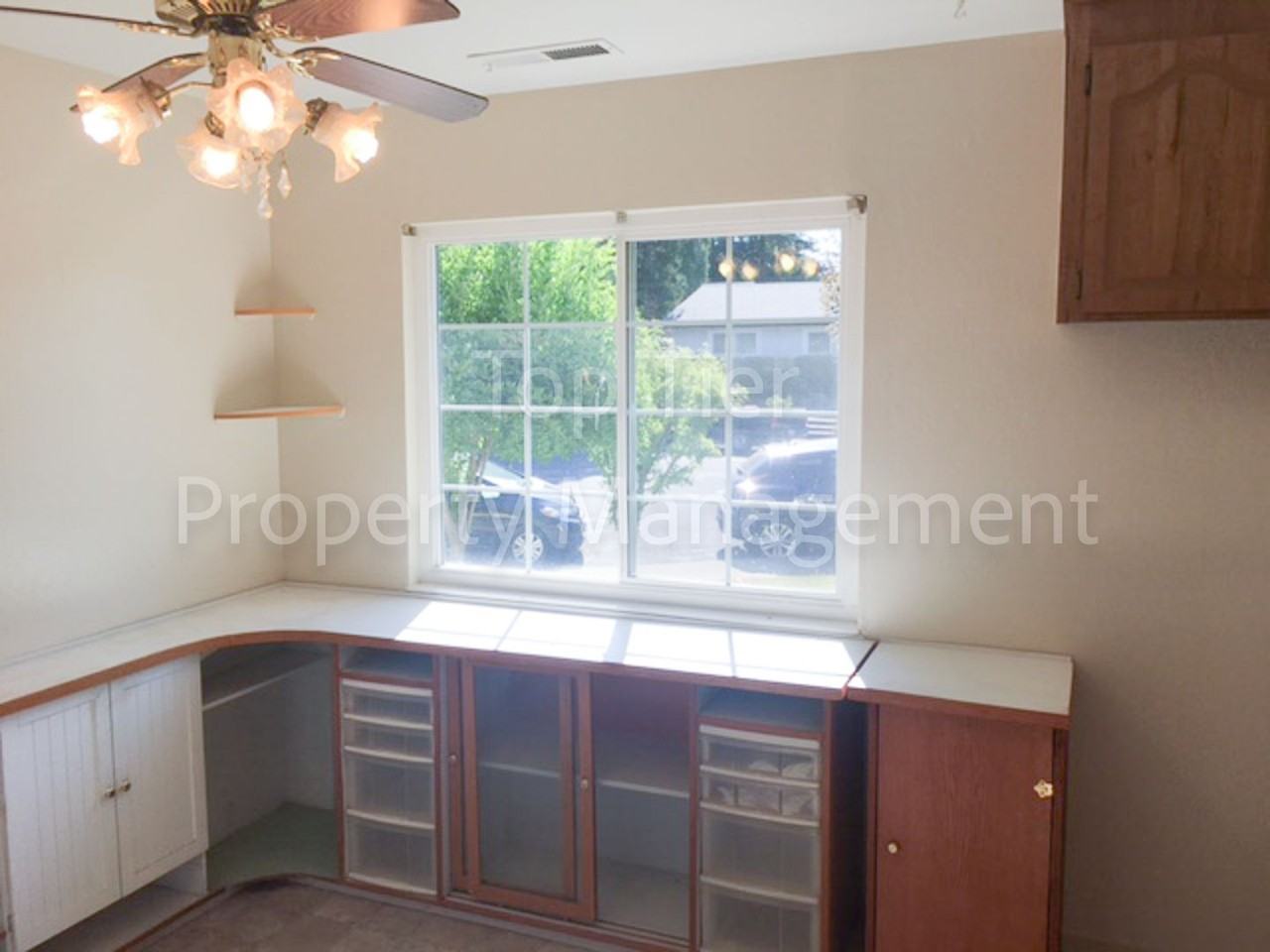 1435 Fargo Ct - Photo 7 of 32