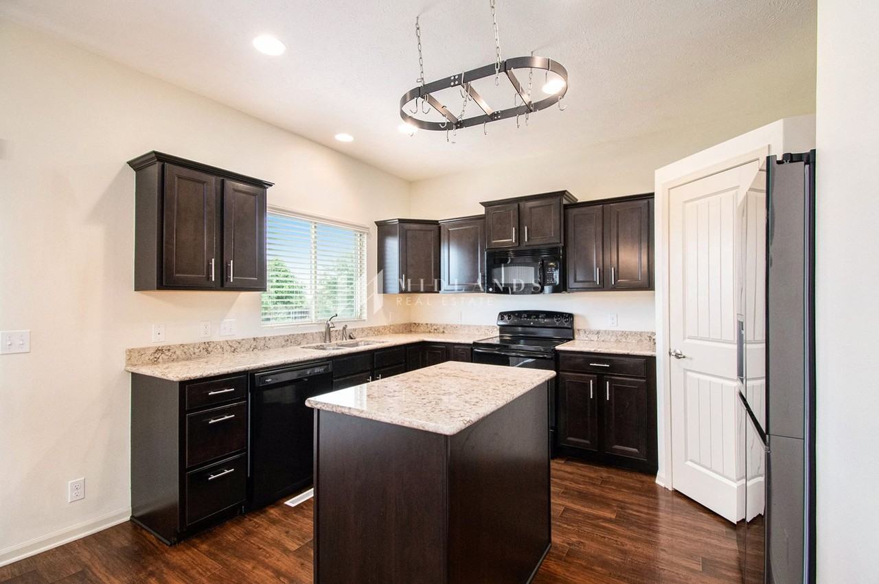 4410 Brook St - Photo 6 of 15