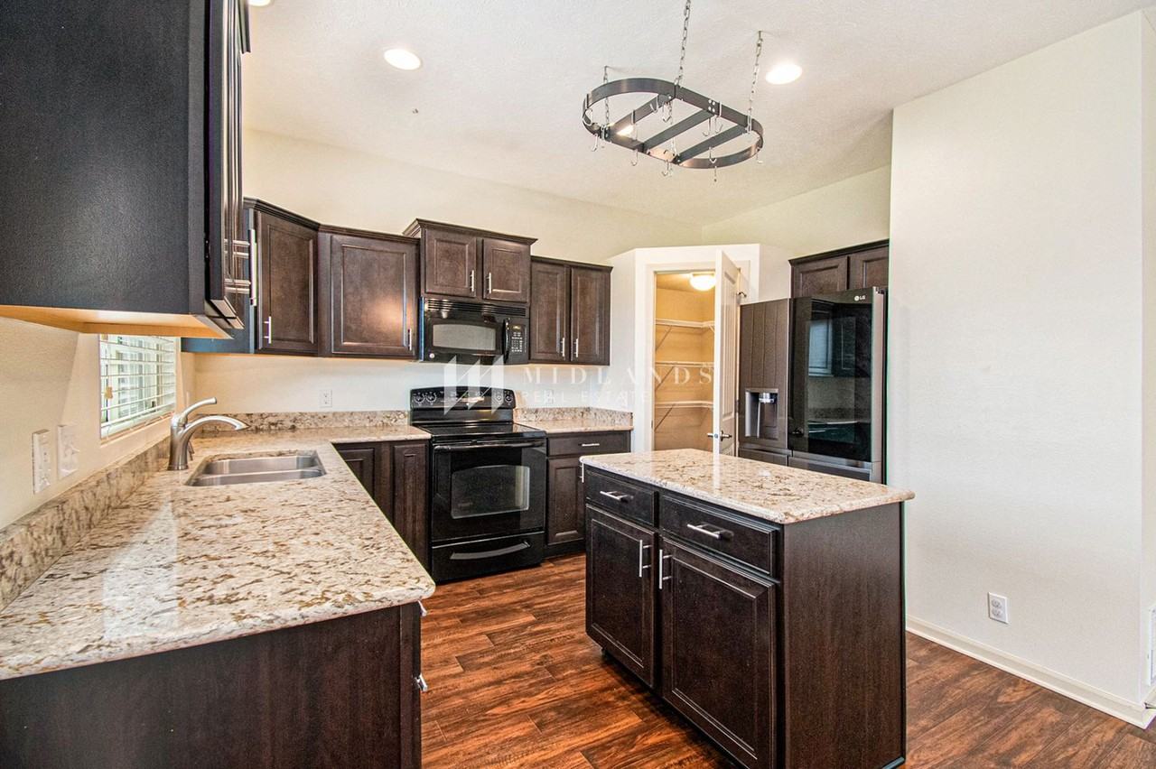 4410 Brook St - Photo 7 of 15