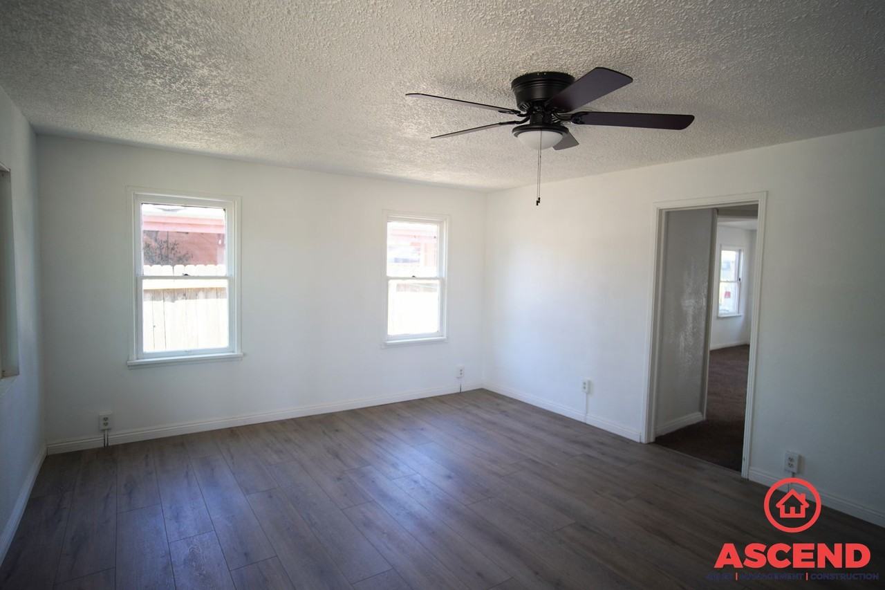 214 E Belle Ave - Photo 2 of 6