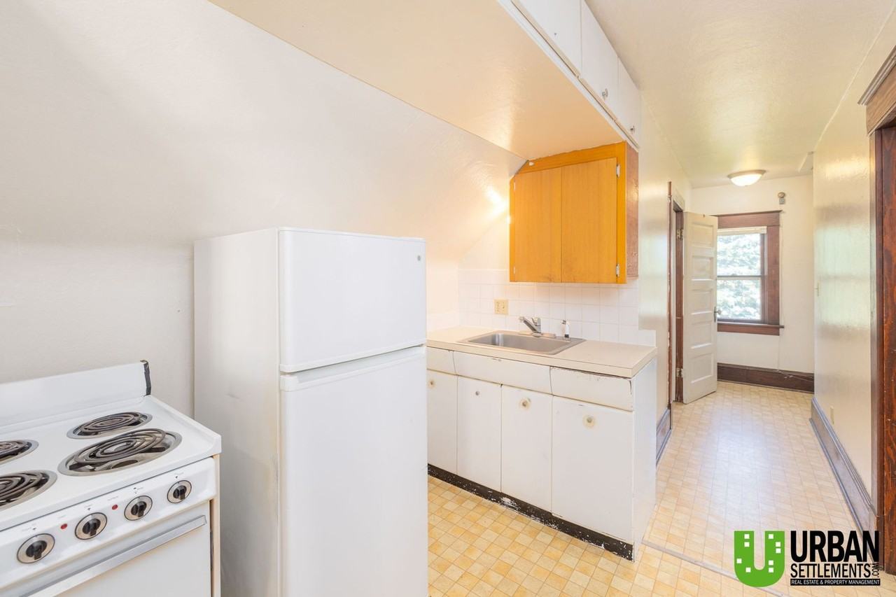 719 C St - Photo 3 of 14