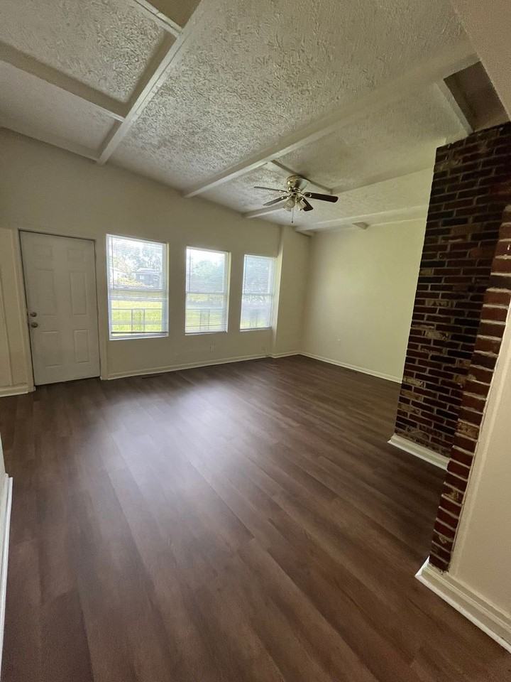 2483 Ferris Park Dr N - Photo 2 of 15