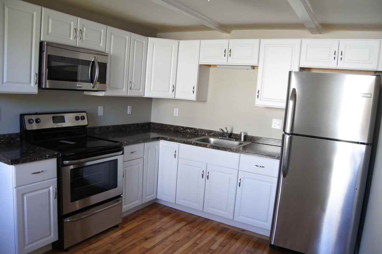 82 Main St - Photo 3 of 11
