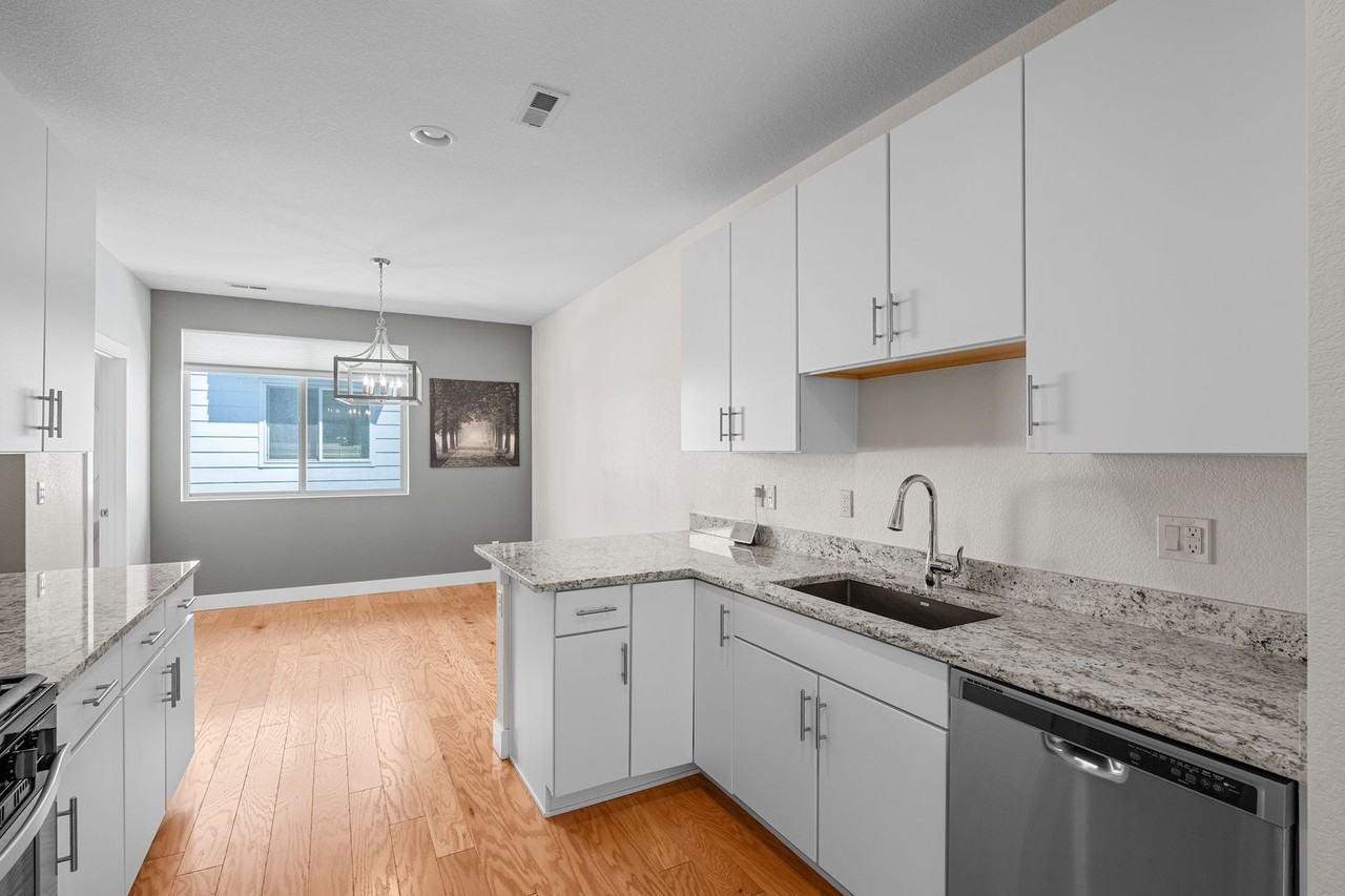 1060 Navajo St - Photo 3 of 36