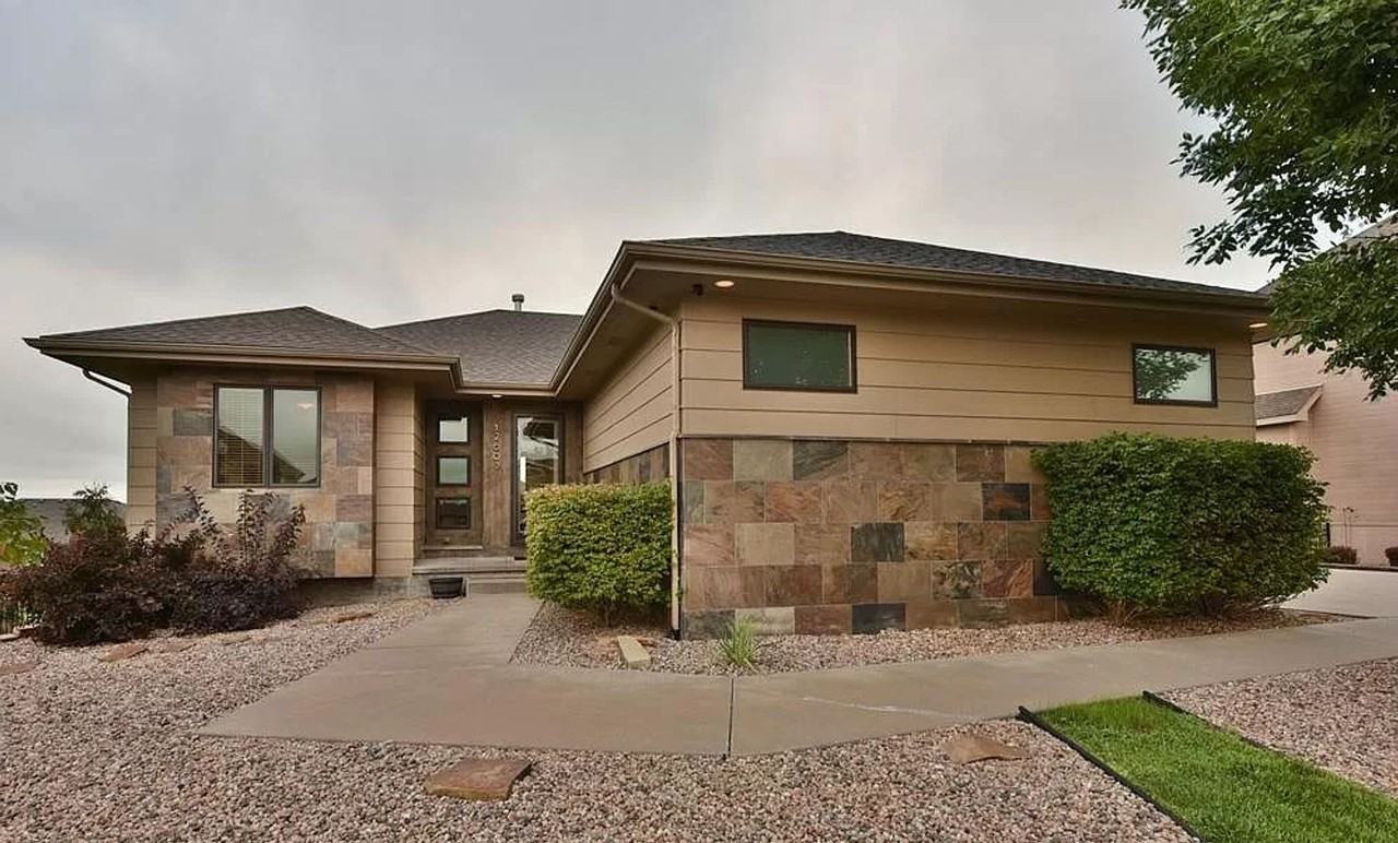 12603 S 81st Ave - Photo 2 of 23