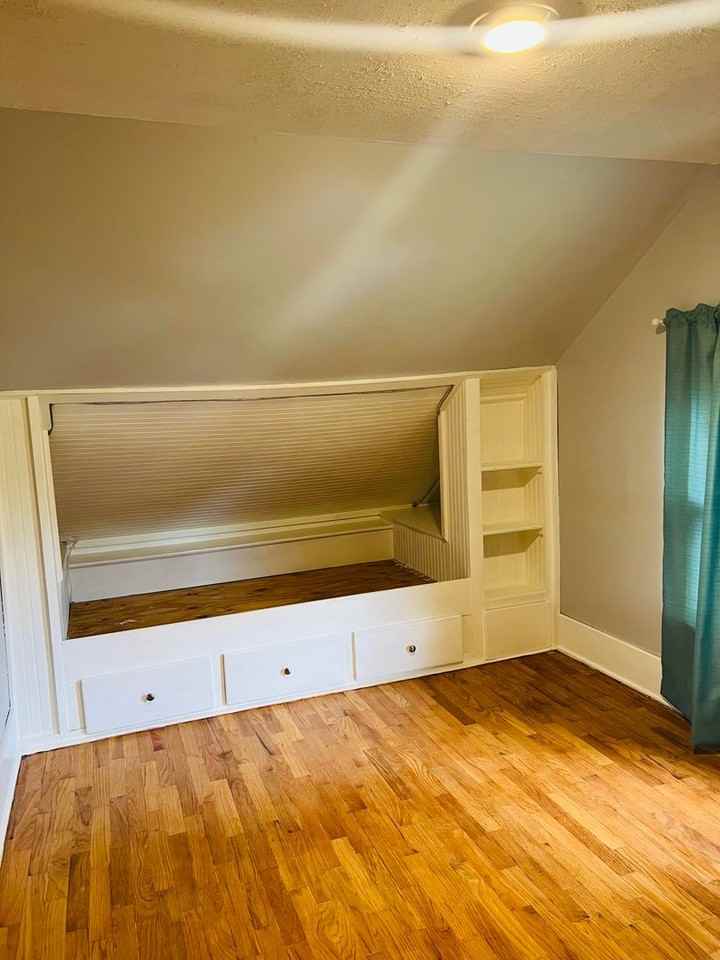 304 N Rogers Ave - Photo 3 of 34