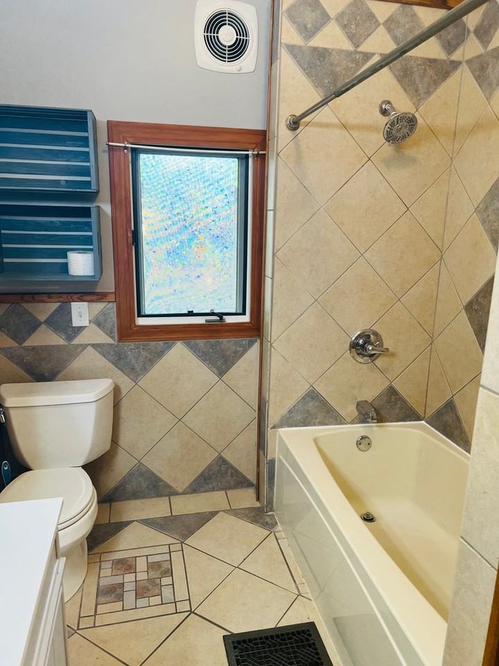 304 N Rogers Ave - Photo 4 of 34