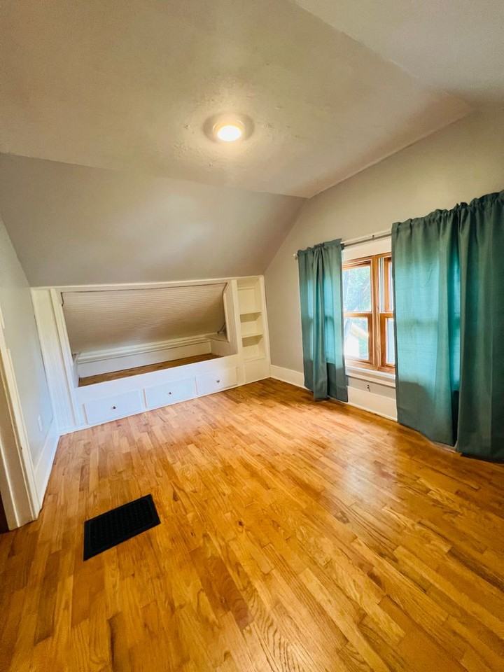 304 N Rogers Ave - Photo 6 of 34