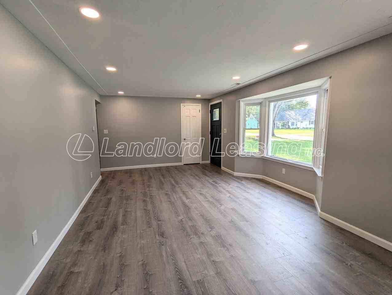 4895 Greenwood Drive - Photo 3 of 17