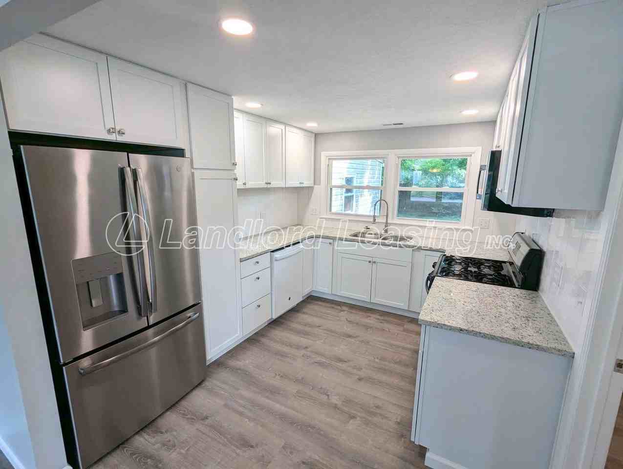 4895 Greenwood Drive - Photo 6 of 17