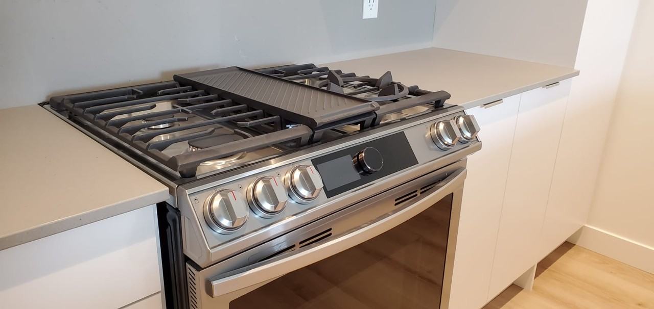 2493 Montrose Avenue - Photo 6 of 25