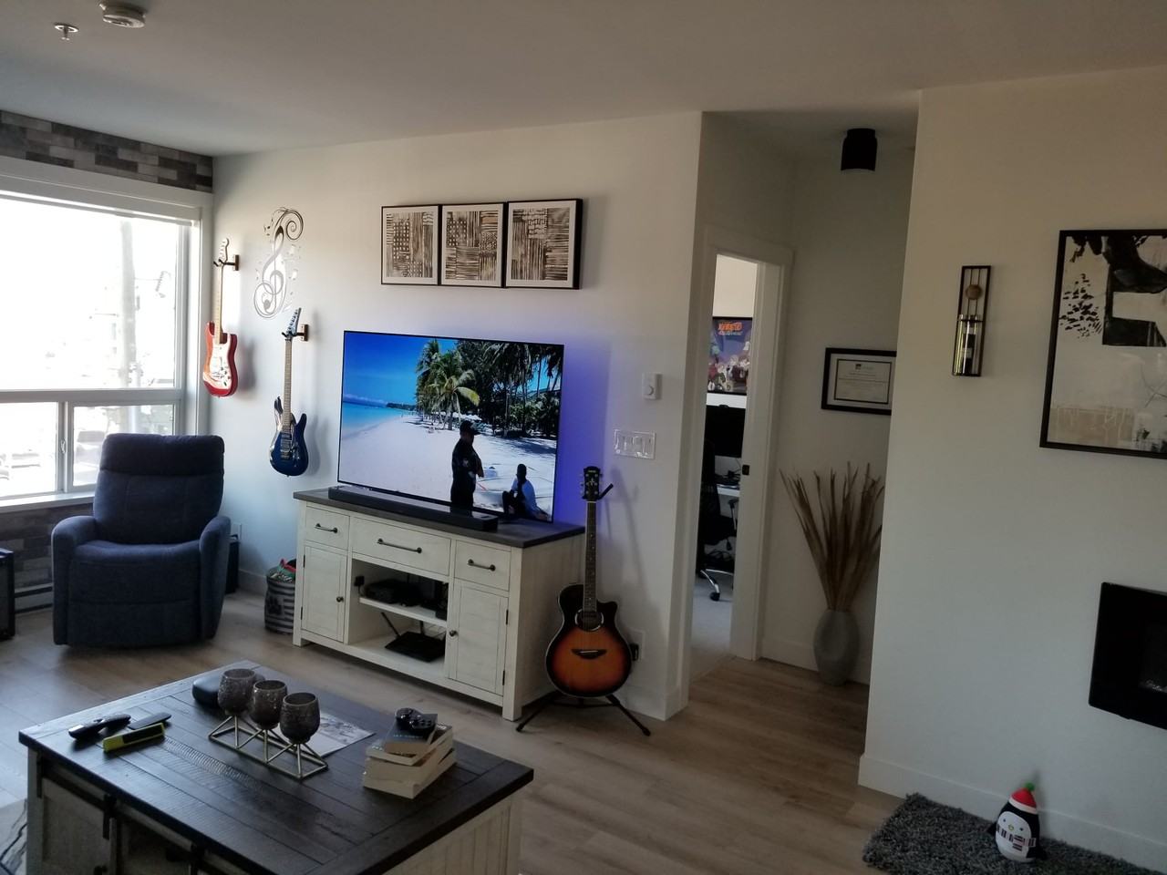 2493 Montrose Avenue - Photo 2 of 25