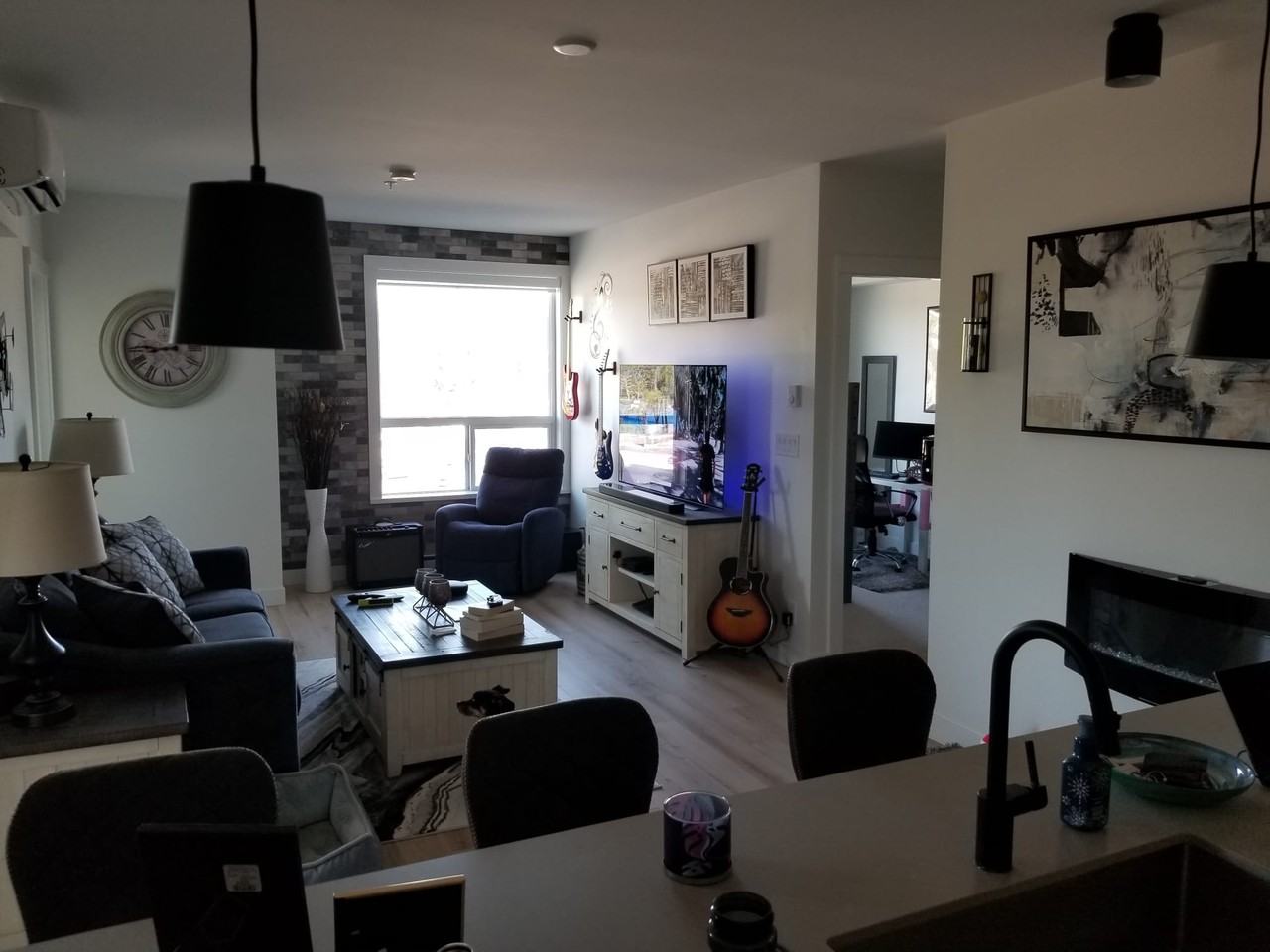 2493 Montrose Avenue - Photo 5 of 25