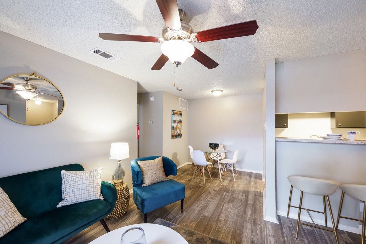 Holbrook Apartment - Photo 6 of 35