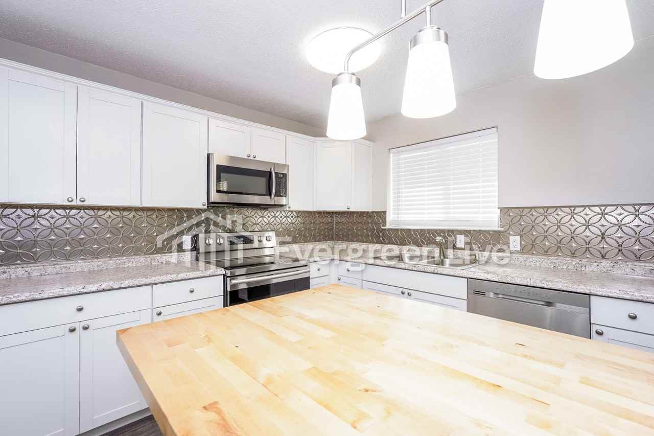 916 Gettysburg Pl - Photo 3 of 19