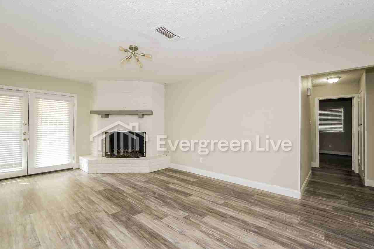 916 Gettysburg Pl - Photo 5 of 19