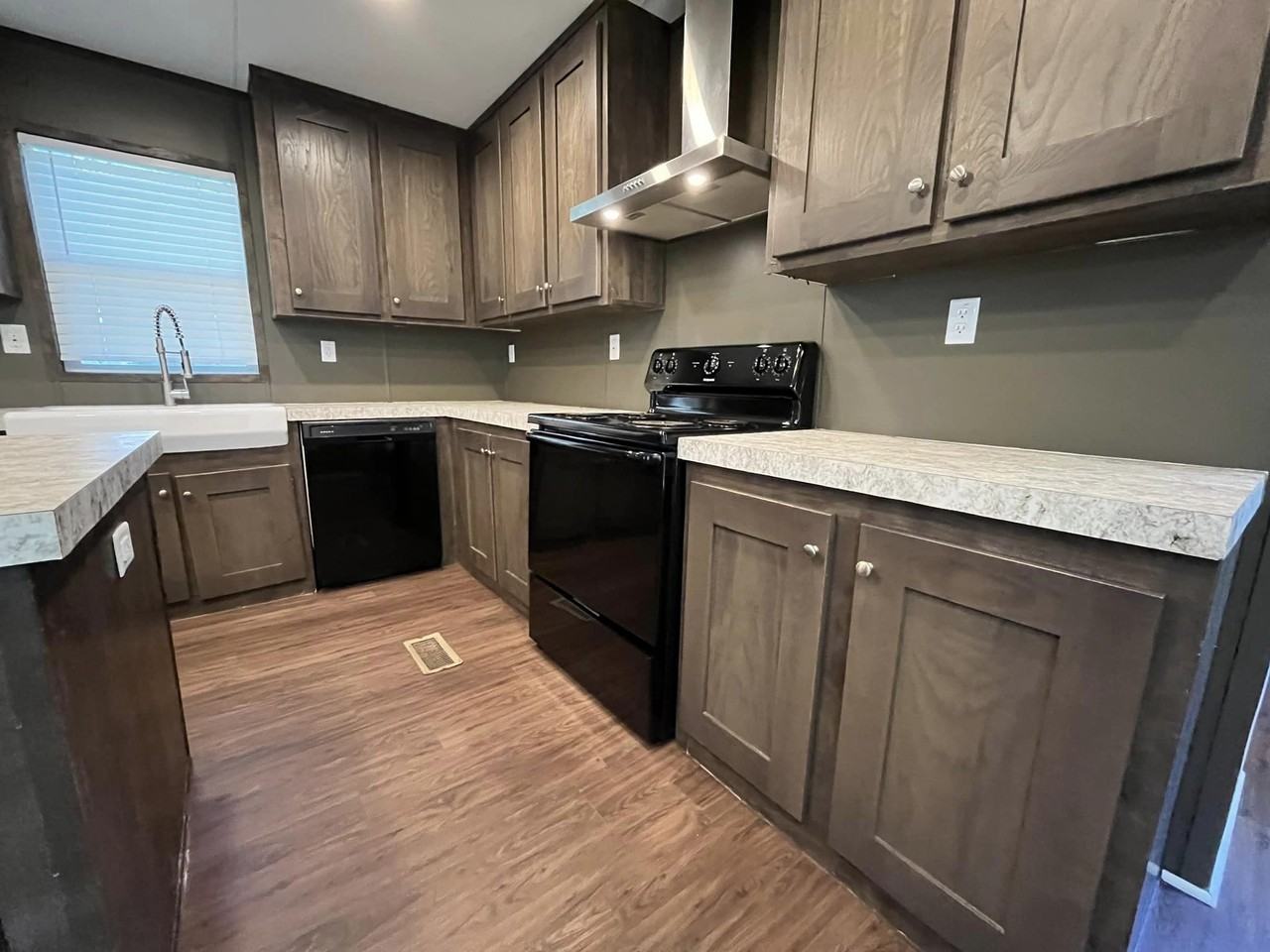 119 Betty St - Photo 4 of 23