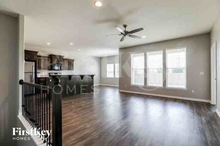11103 Highview Rd - Photo 3 of 15