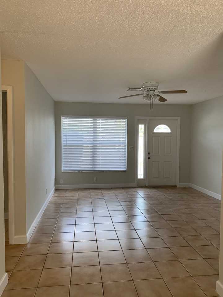 8908 Se Parkway Dr #NA - Photo 2 of 12
