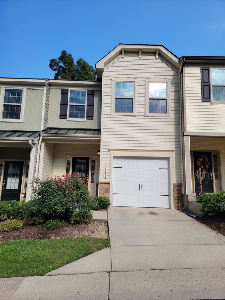 14316 Foxcroft Rd #14316 - Photo 4 of 35
