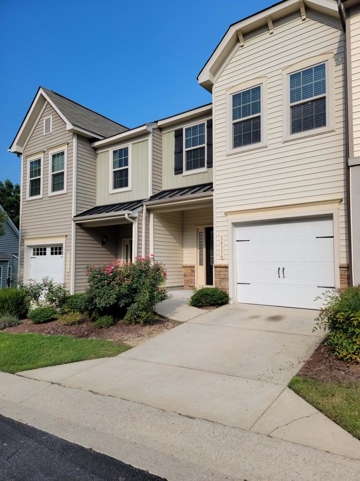 14316 Foxcroft Rd #14316 - Photo 6 of 35
