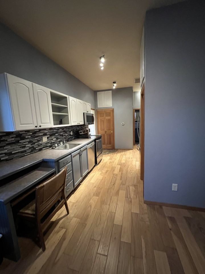 1007 Nw Lake St #NA - Photo 3 of 11