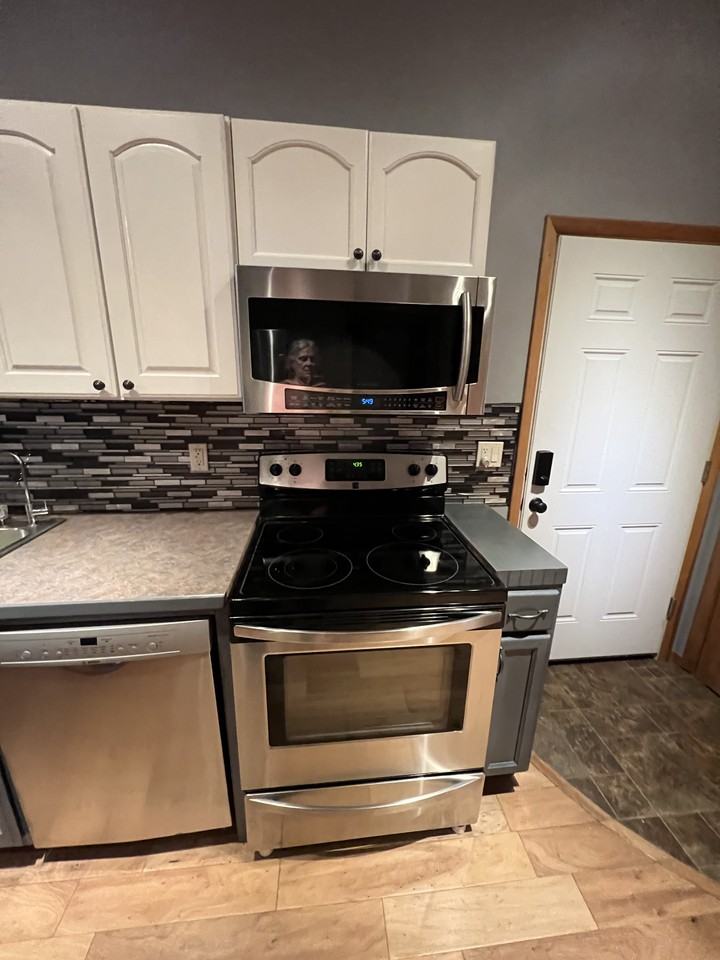 1007 Nw Lake St #NA - Photo 4 of 11