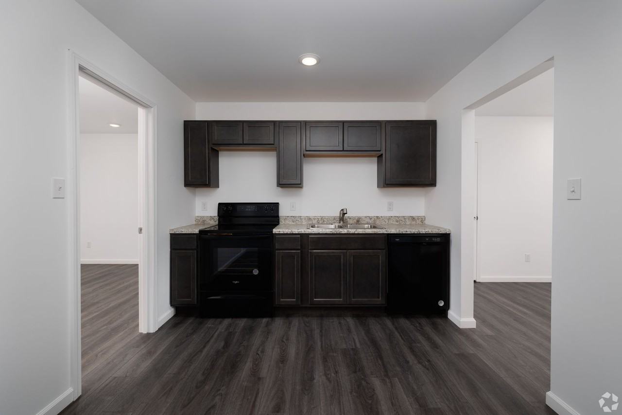 Crimson Landing - Photo 5 of 25