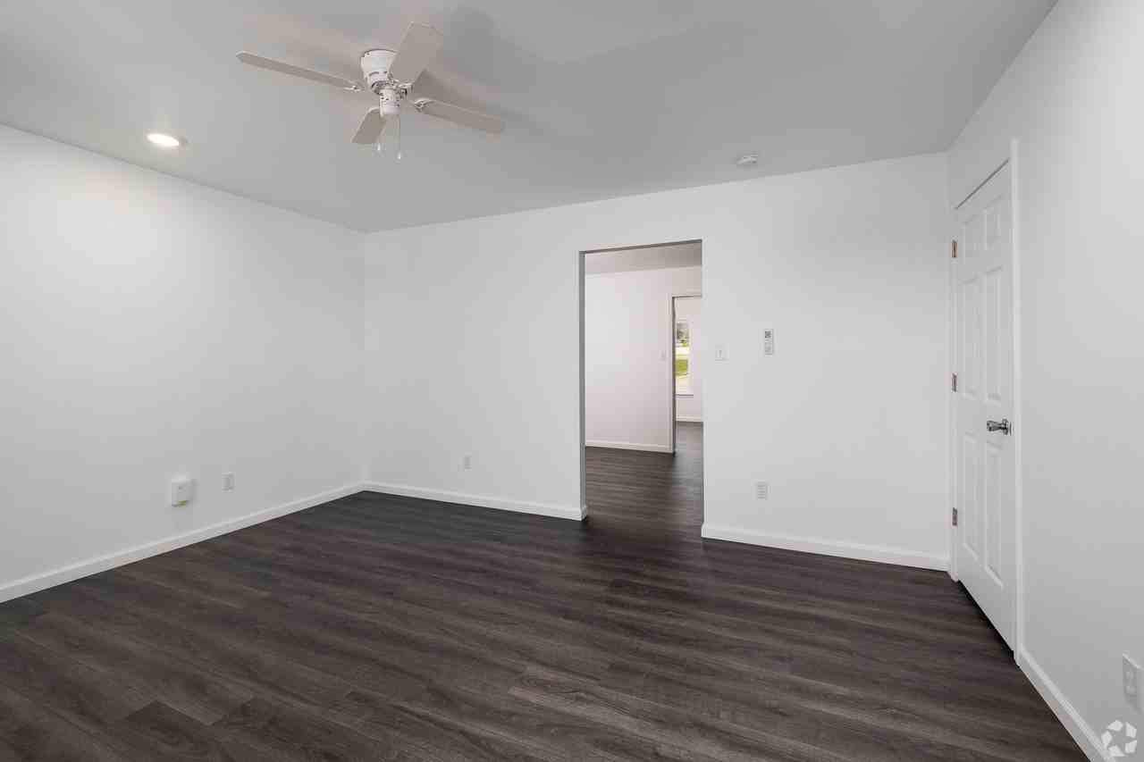 Crimson Landing - Photo 7 of 25