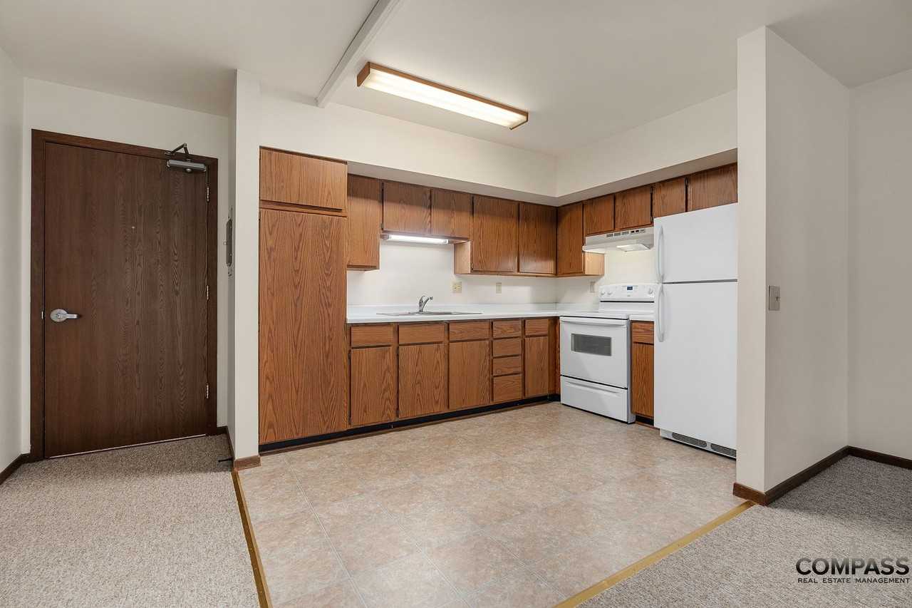 610 Gray St Apartments - Photo 5 of 39