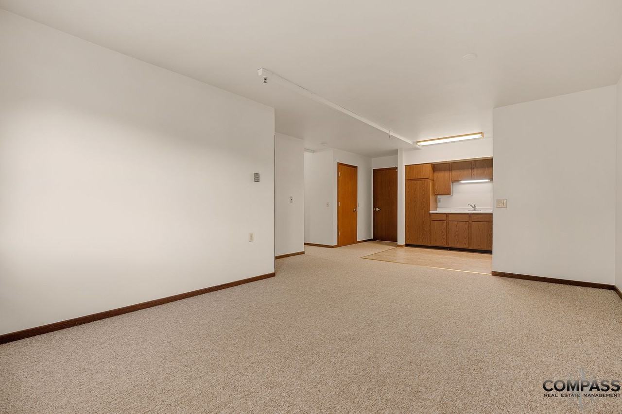 610 Gray St Apartments - Photo 7 of 39