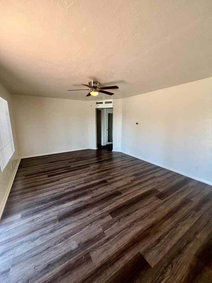 2401 W Alameda St - Photo 2 of 19