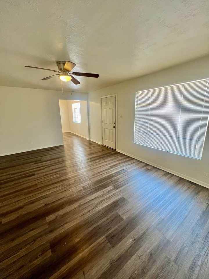 2401 W Alameda St - Photo 3 of 19