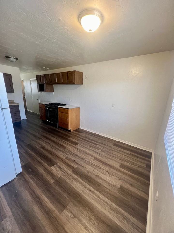 2401 W Alameda St - Photo 4 of 19