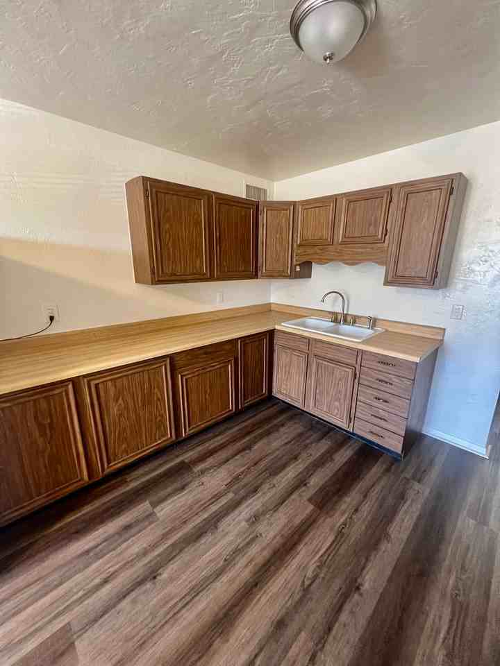 2401 W Alameda St - Photo 5 of 19