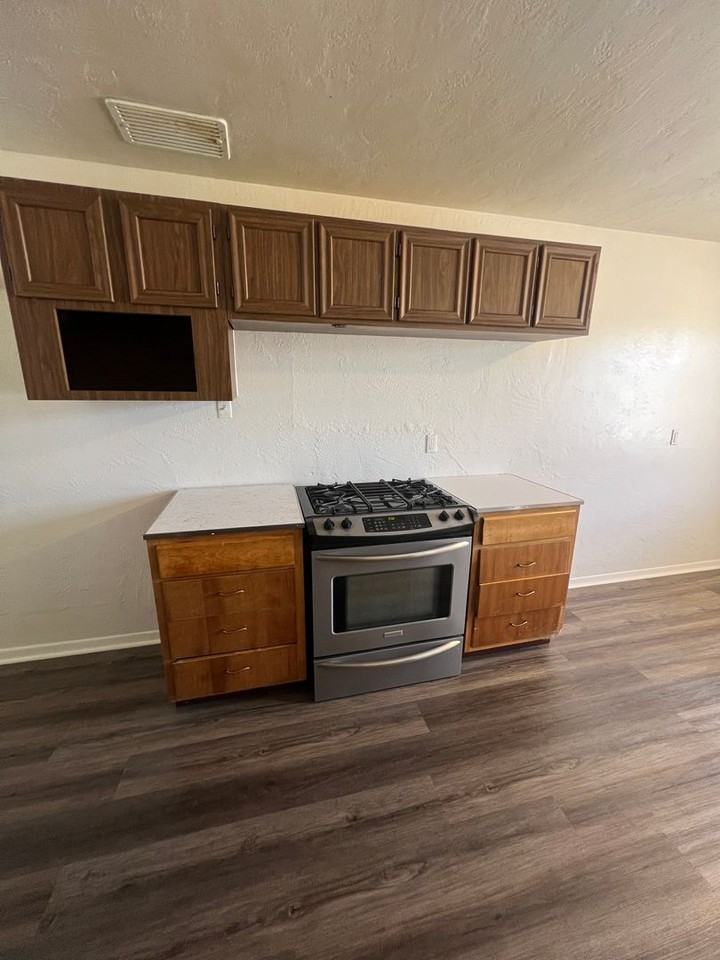 2401 W Alameda St - Photo 6 of 19